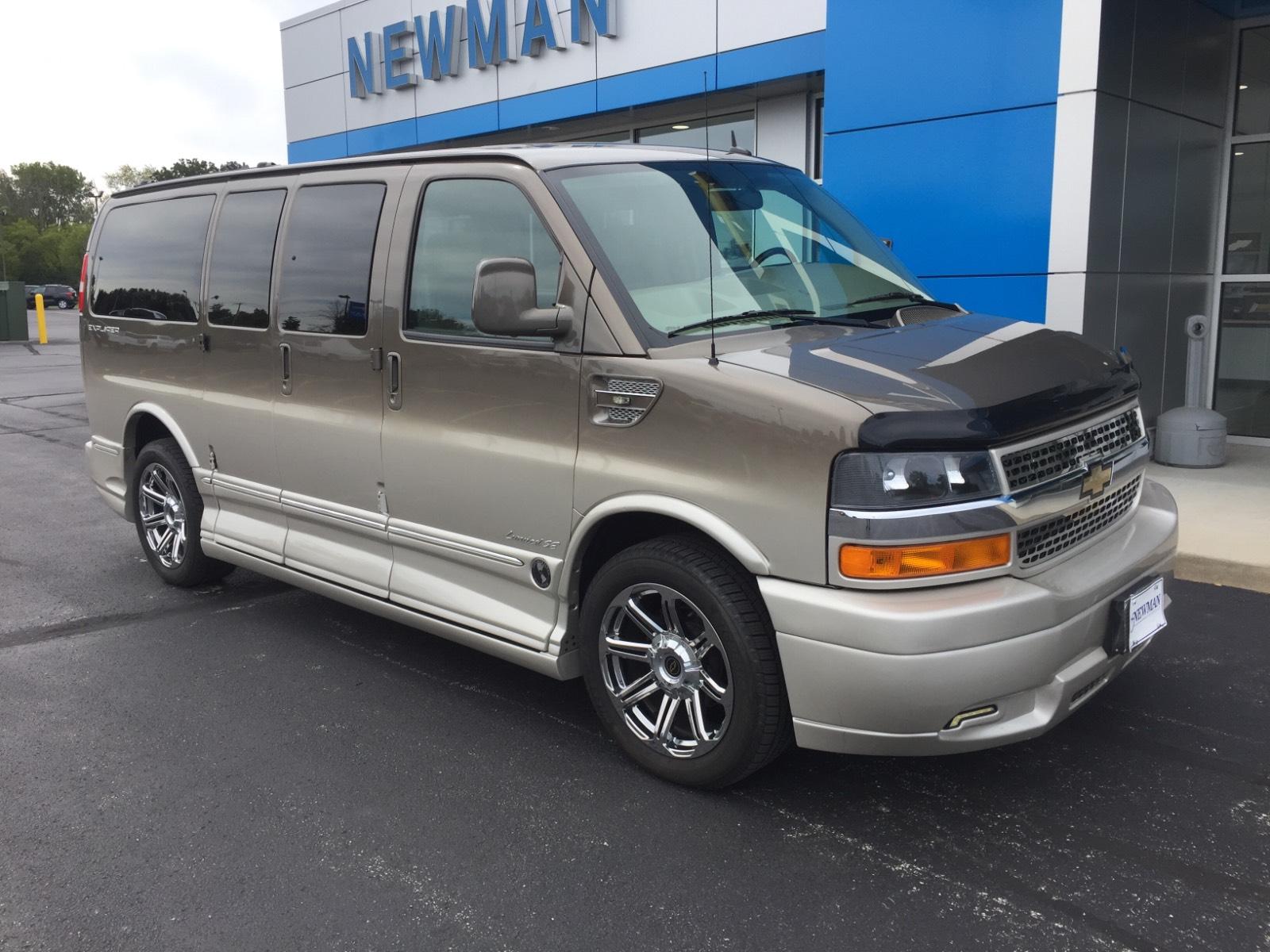 Pre-owned 2015 Chevrolet Express Rwd 2500 135 Full-size Cargo Van In 